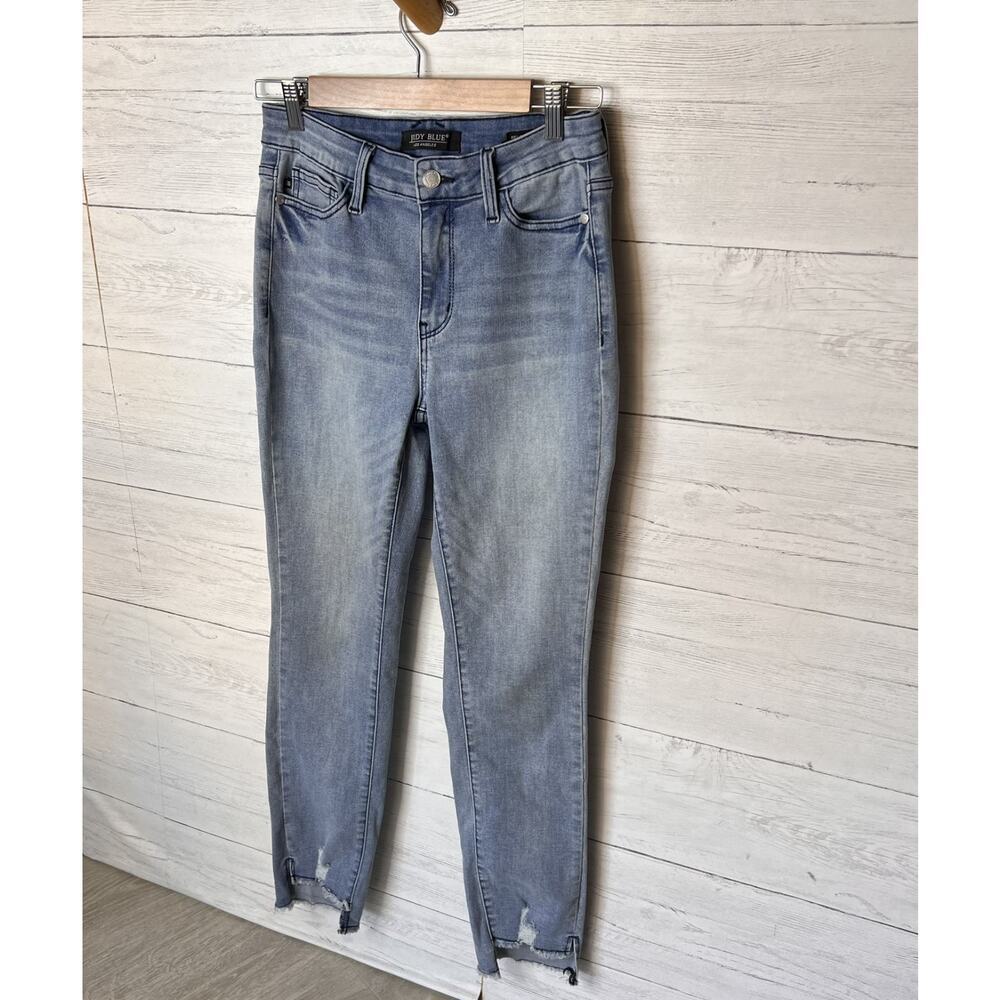 Judy Blue Jeans Womens Size 5/27 Relaxed fit Medium Wash Raw Distressed Hem - Picture 4 of 16